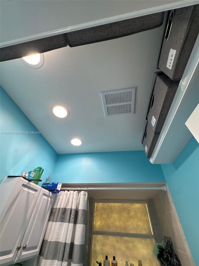 6211 SW 9th Pl, North Lauderdale, FL 33068 - bathroom with recessed lighting