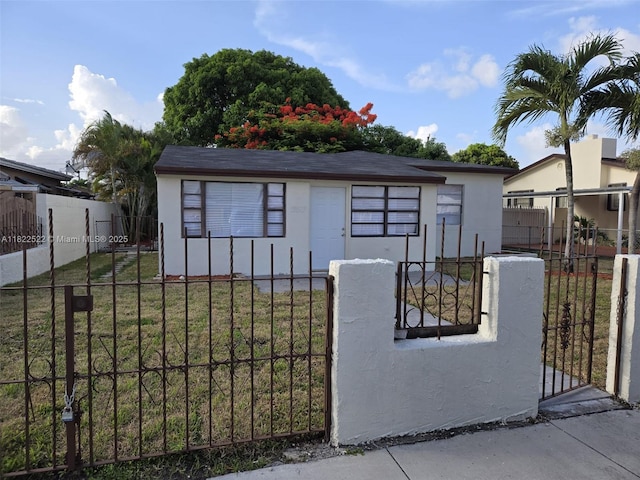 257 E 38th St, Hialeah, FL 33013 - single story home featuring stucco siding and a fenced front yard