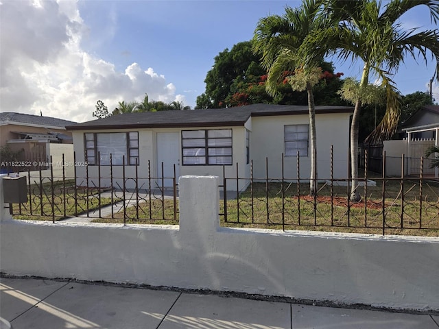 257 E 38th St, Hialeah, FL 33013 - ranch-style home with stucco siding and a fenced front yard