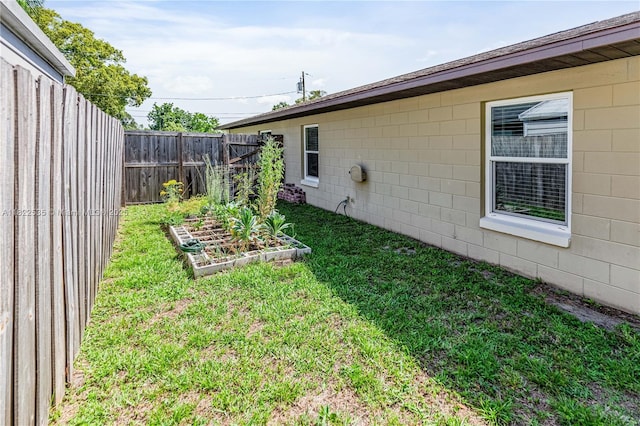 1712 Melvin Ave, Orlando, FL 32806 - fenced yard featuring a garden