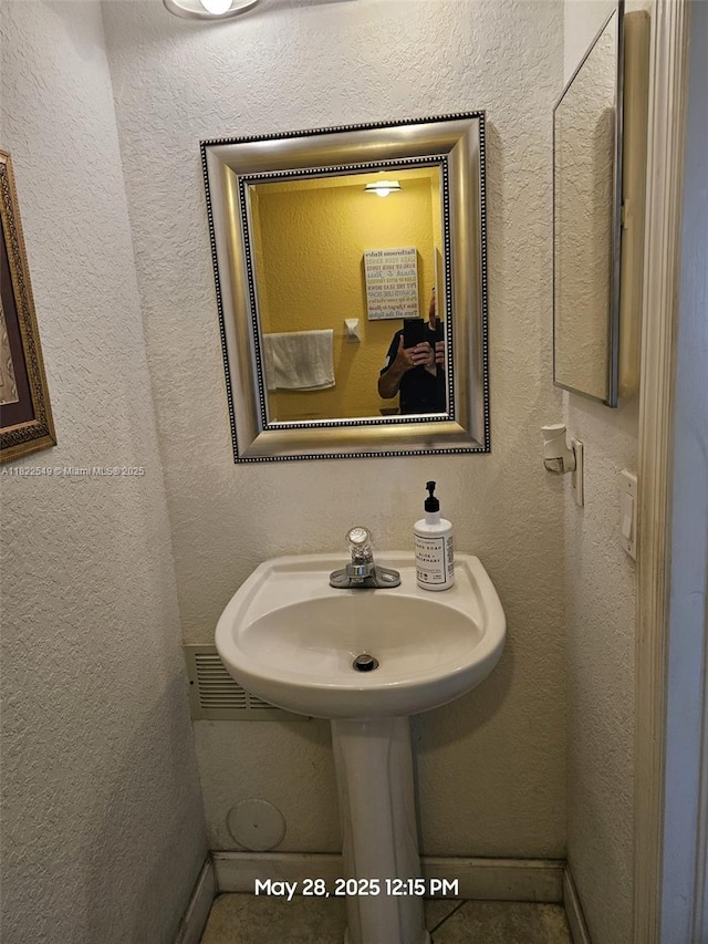 11401 NW 76th Ter, Doral, FL 33178 - bathroom with a sink