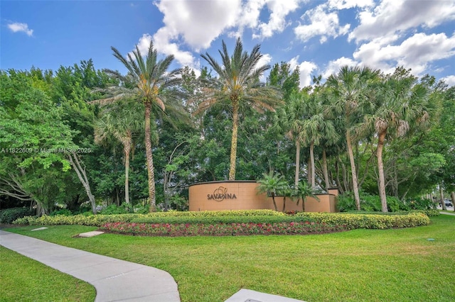942 Lavender Cir, Weston, FL 33327 - community / neighborhood sign featuring a yard