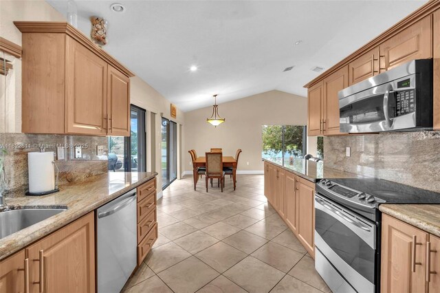 566 Village Lake Dr, Weston, FL 33326 - photo 12