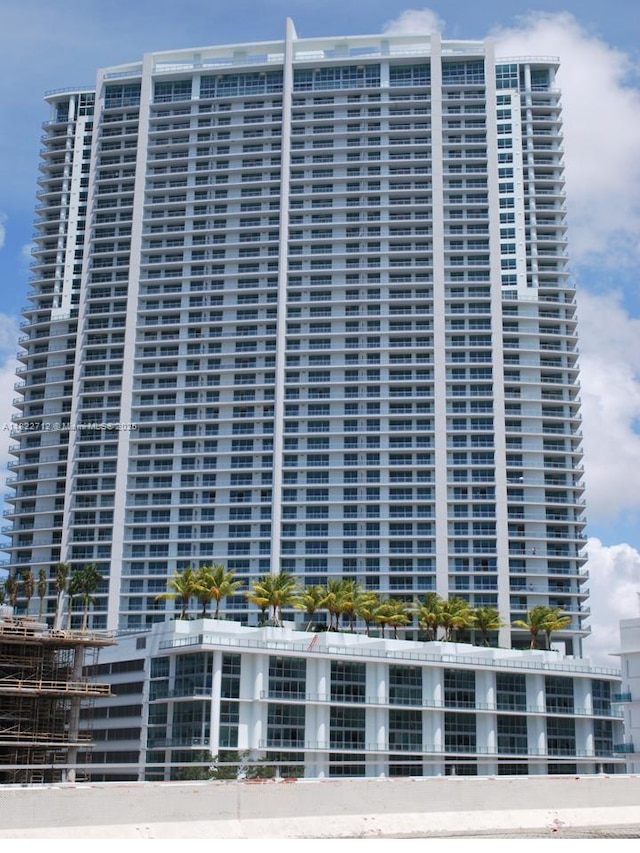 90 SW 3rd St Unit 3010, Miami, FL 33130 - view of building exterior