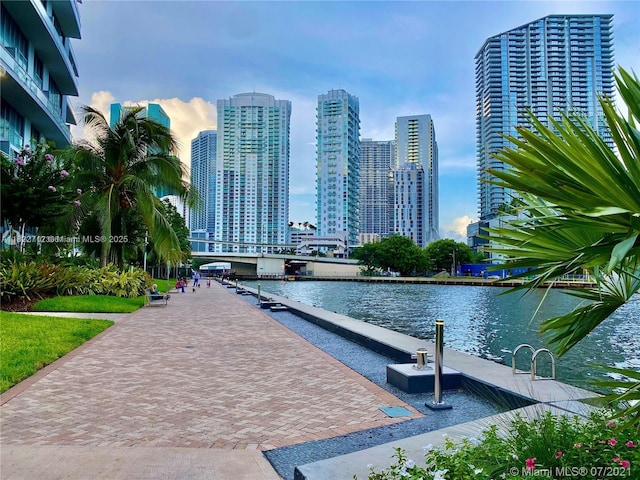 90 SW 3rd St Unit 3010, Miami, FL 33130 - view of property's community featuring a view of skyline and a water view