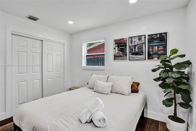1772 SW 43rd Ave, Fort Lauderdale, FL 33317 - bedroom featuring wood finished floors, a closet, and recessed lighting