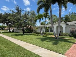 126 Chestnut Cir, Royal Palm Beach, FL 33411 - view of front facade with a front yard