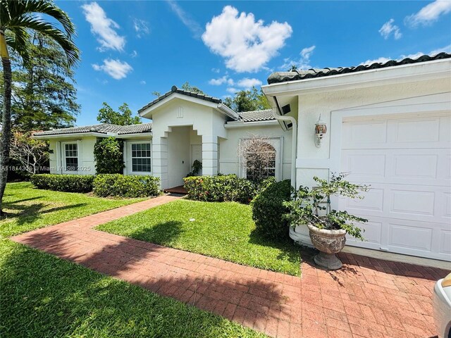 126 Chestnut Cir, Royal Palm Beach, FL 33411 - photo 2