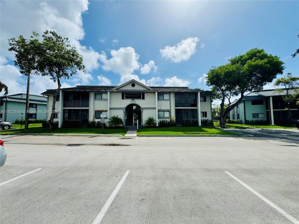 20731 NE 4th Pl Unit 103, Miami, FL 33179 - view of property featuring uncovered parking