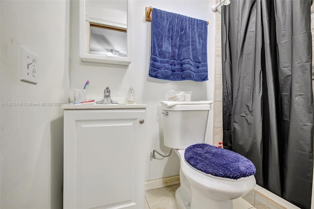 7950 NW 174th Ter, Hialeah, FL 33015 - full bath featuring vanity, a shower with curtain, and tile patterned floors