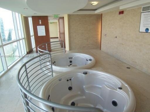 41 SE 5th St Unit 1305, Miami, FL 33131 - photo 10