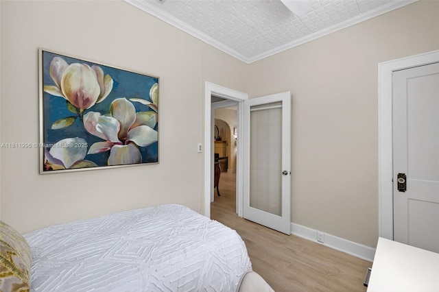 1314 SE 1st Ave, Fort Lauderdale, FL 33316 - bedroom featuring crown molding, light wood-type flooring, and arched walkways