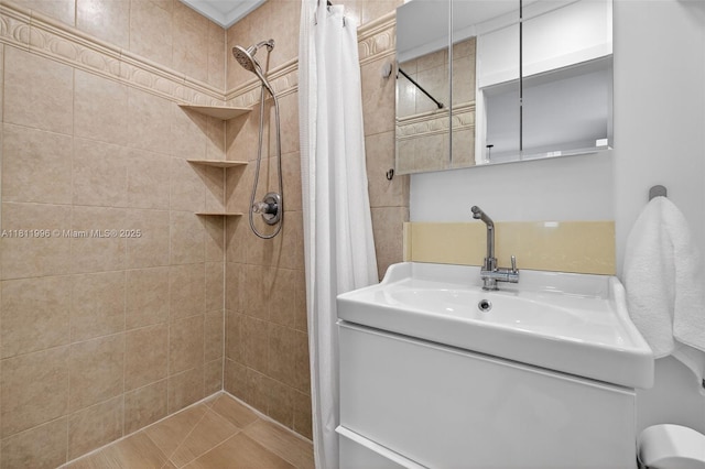 1314 SE 1st Ave, Fort Lauderdale, FL 33316 - bathroom with tiled shower and vanity