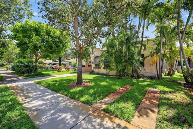 1314 SE 1st Ave, Fort Lauderdale, FL 33316 - view of home's community featuring a yard