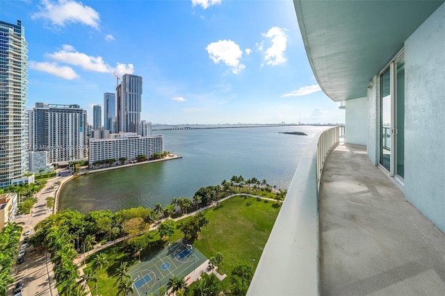 1900 N Bayshore Dr Unit 2104, Miami, FL 33132 - water view with city skyline