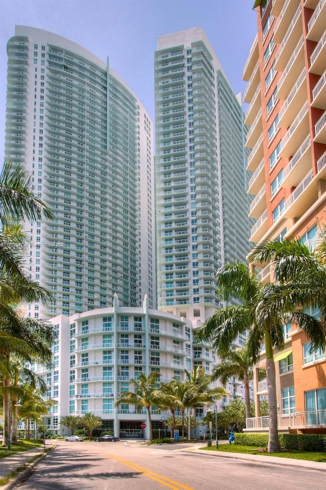 1900 N Bayshore Dr Unit 2104, Miami, FL 33132 - view of property featuring a view of city
