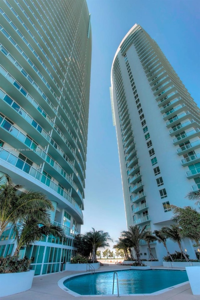 1900 N Bayshore Dr Unit 2104, Miami, FL 33132 - view of pool