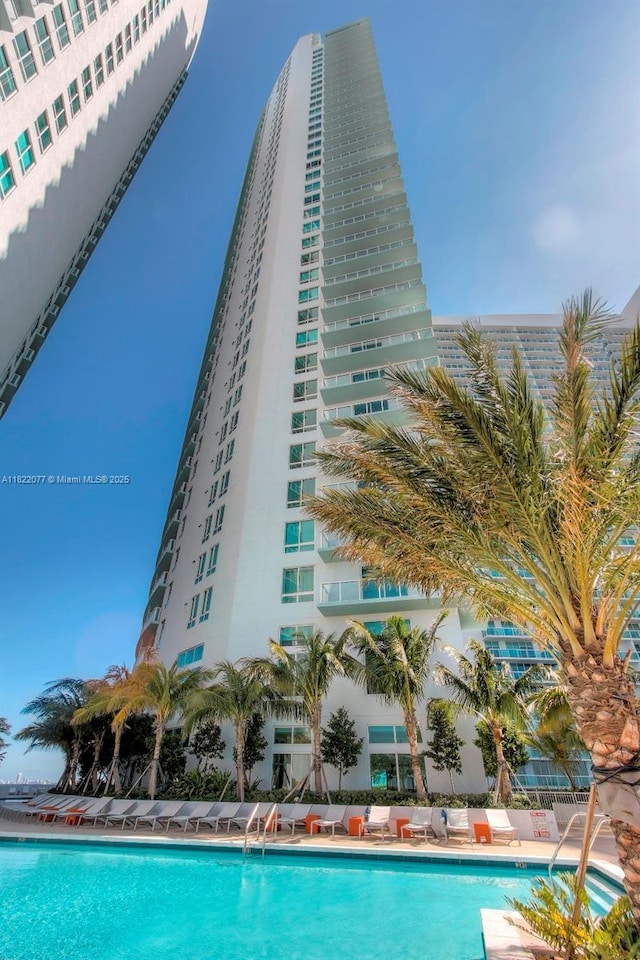 1900 N Bayshore Dr Unit 2104, Miami, FL 33132 - view of community pool
