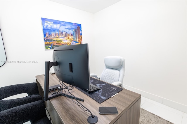 900 Biscayne Blvd Unit 2210, Miami, FL 33132 - home office with baseboards