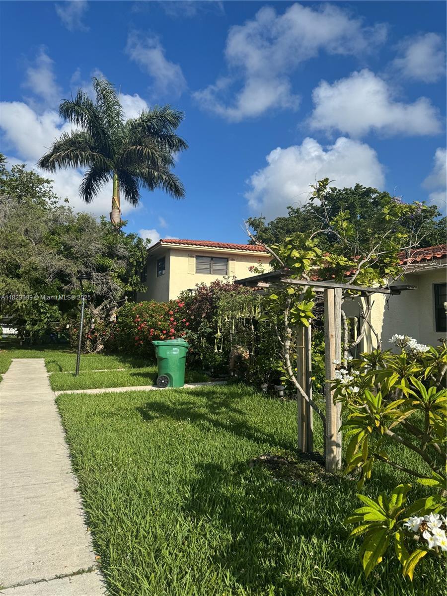 13944 NE 4th Ave Unit D B, Miami, FL 33161 - photo 2