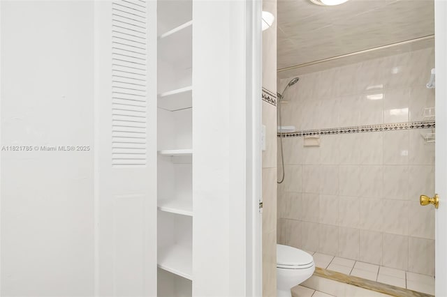 8335 SW 72nd Ave Unit 315D, Miami, FL 33143 - bathroom featuring a closet, a tile shower, and tile patterned flooring