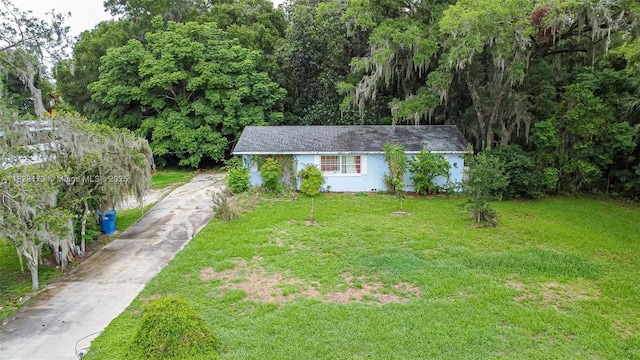 907 S Amelia Ave, Deltona, FL 32724 - view of grassy yard featuring concrete driveway