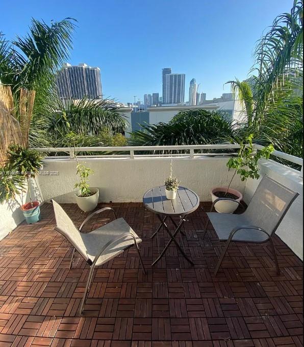 275 NE 18th St Unit 402, Miami, FL 33132 - patio / terrace with a view of skyline