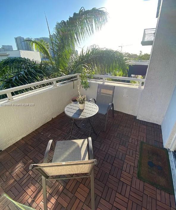 275 NE 18th St Unit 402, Miami, FL 33132 - view of balcony