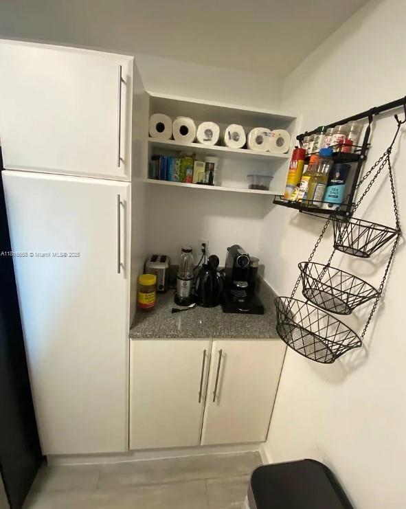 275 NE 18th St Unit 402, Miami, FL 33132 - view of pantry