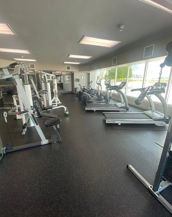 275 NE 18th St Unit 402, Miami, FL 33132 - view of exercise room