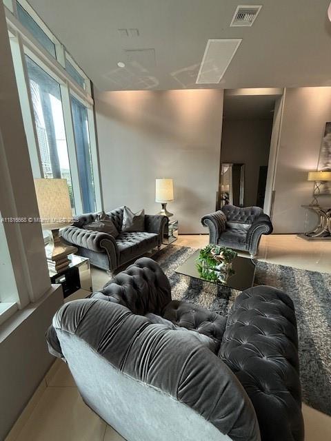 275 NE 18th St Unit 402, Miami, FL 33132 - view of living area