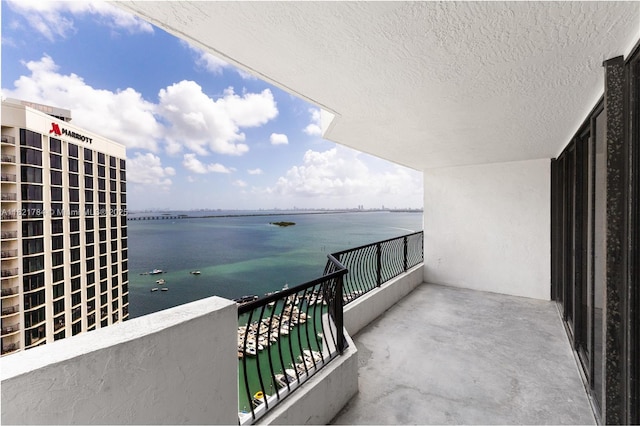 555 NE 15th St Unit 29F, Miami, FL 33132 - balcony featuring a water view