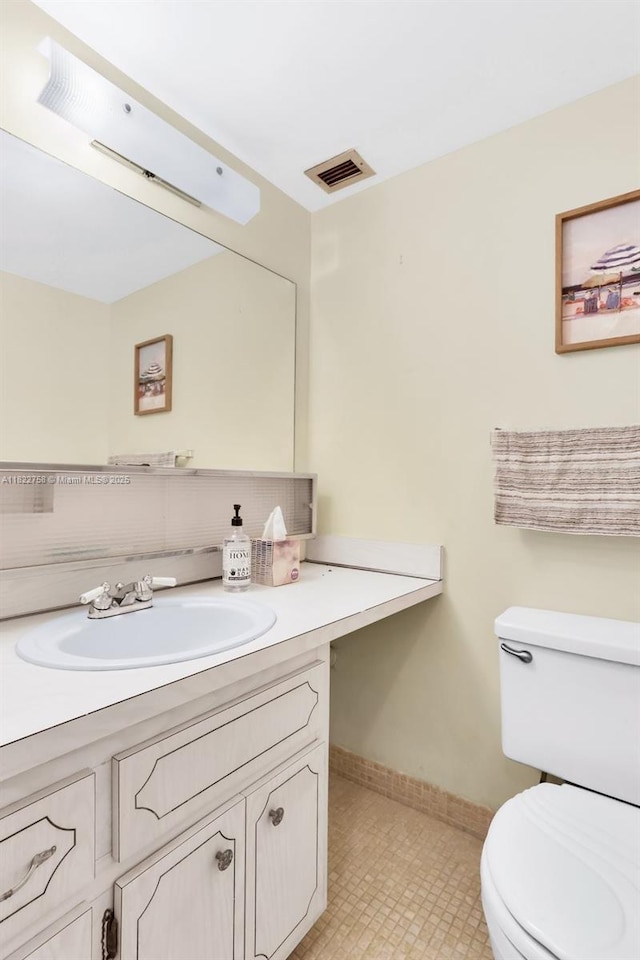 1020 Meridian Ave Unit 616, Miami Beach, FL 33139 - bathroom with toilet and vanity