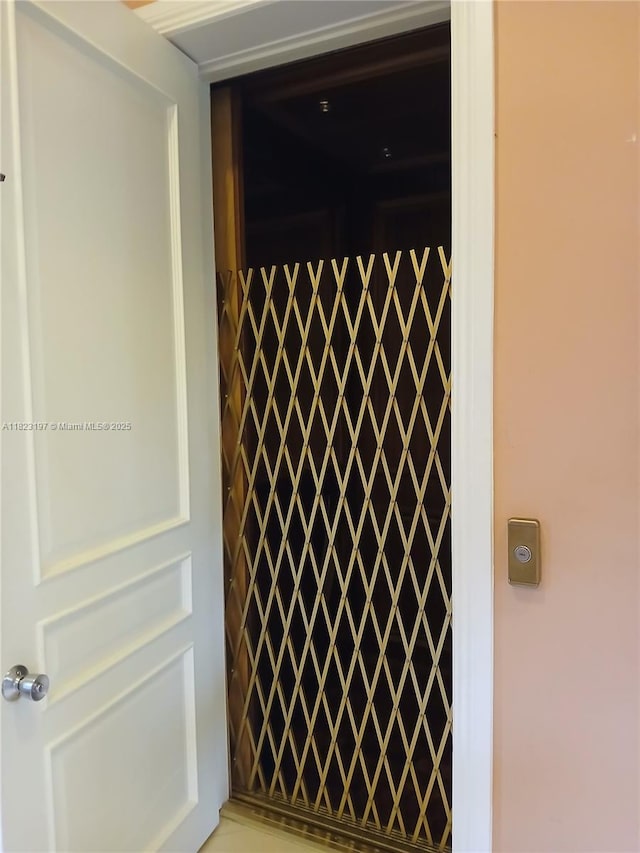 13190 NW 6th St, Miami, FL 33182 - elevator