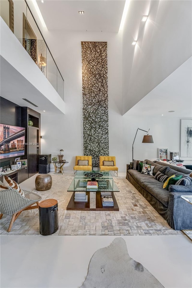 2000 S Bayshore Dr Unit 47, Miami, FL 33133 - living room featuring a high ceiling