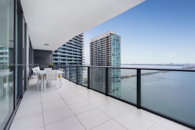 480 NE 31st St Unit 3802, Miami, FL 33137 - balcony featuring a water view