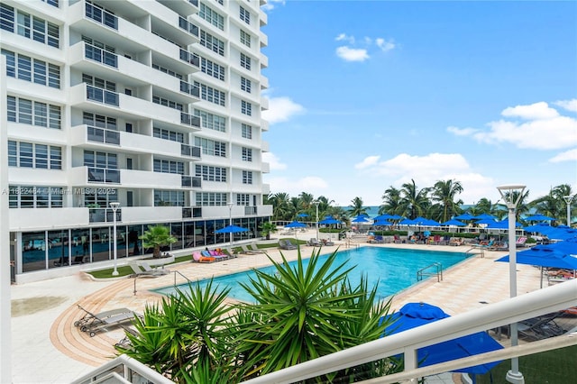 100 Lincoln Rd Unit 811, Miami Beach, FL 33139 - view of community pool