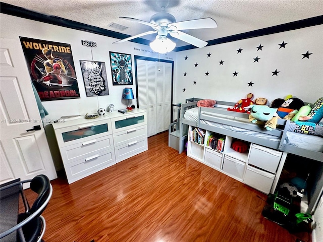 2433 NW 92nd Ave, Coral Springs, FL 33065 - bedroom featuring a textured ceiling, wood finished floors, crown molding, and a ceiling fan