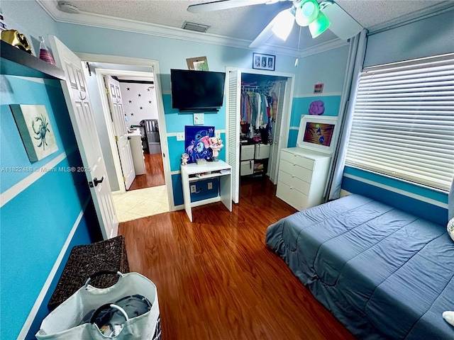 2433 NW 92nd Ave, Coral Springs, FL 33065 - bedroom with a textured ceiling, a closet, wood finished floors, ceiling fan, and crown molding