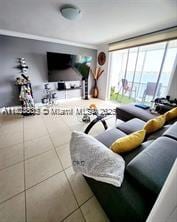 2910 Point E Dr Unit M610, Aventura, FL 33160 - view of living area