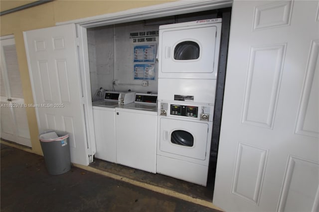 427 Santander Ave Unit 202, Coral Gables, FL 33134 - community laundry featuring stacked washing machine and dryer
