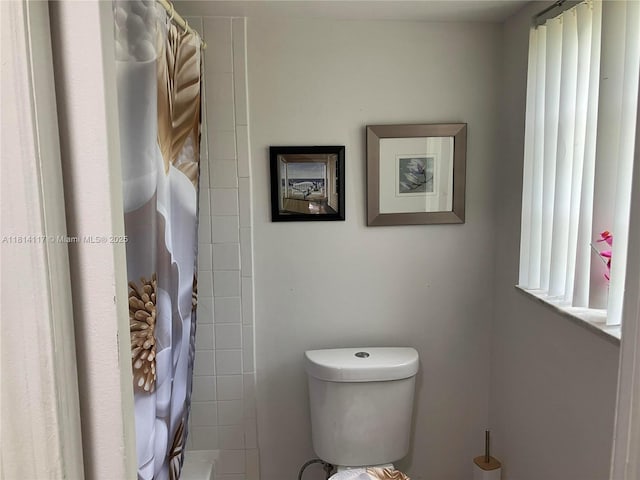 8605 W Sample Rd Unit 101, Coral Springs, FL 33065 - bathroom featuring curtained shower and toilet