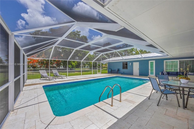 8861 SW 85th St, Miami, FL 33173 - swimming pool with a patio area and glass enclosure