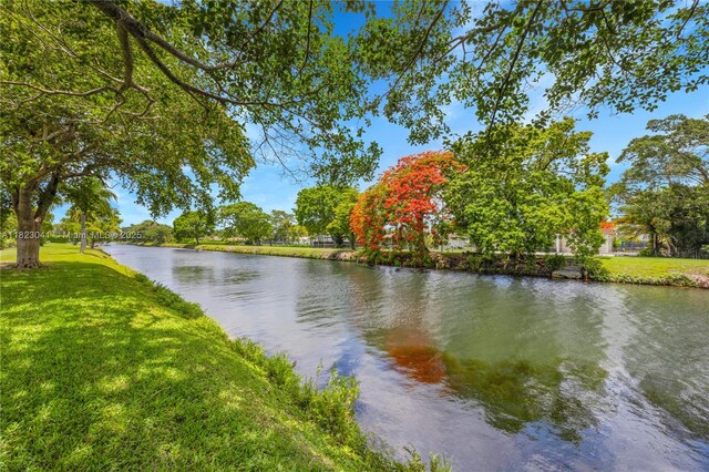 8861 SW 85th St, Miami, FL 33173 - water view