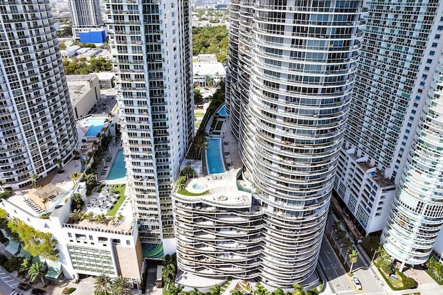 488 NE 18th St Unit 3105, Miami, FL 33132 - view of urban area with a pool area