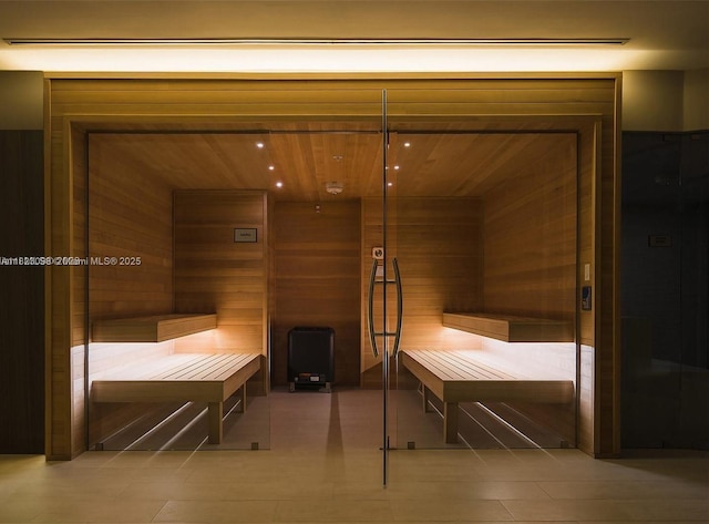 488 NE 18th St Unit 3105, Miami, FL 33132 - relaxing sauna with wooden walls