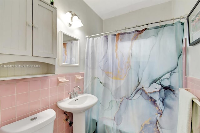 1991 NE 178th St, North Miami Beach, FL 33162 - full bath featuring tile walls and a shower with shower curtain