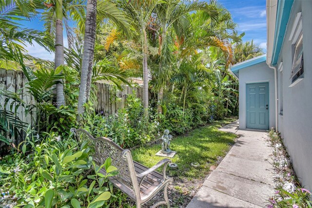 1991 NE 178th St, North Miami Beach, FL 33162 - view of yard