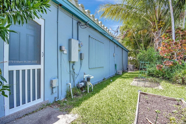 1991 NE 178th St, North Miami Beach, FL 33162 - view of green lawn