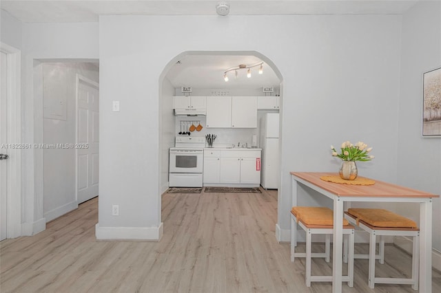 201 Columbus Pkwy, Hollywood, FL 33021 - kitchen featuring white appliances, arched walkways, under cabinet range hood, and light wood-style floors